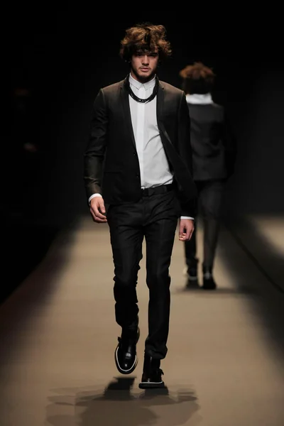 Look 1
